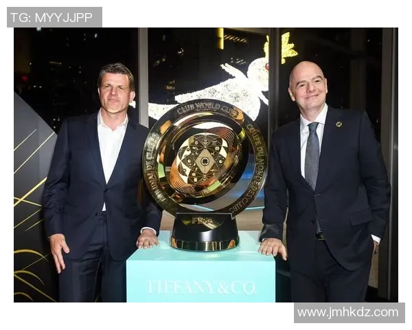 足球明星奢华生活揭秘：奢侈品与豪宅背后的精彩瞬间与故事